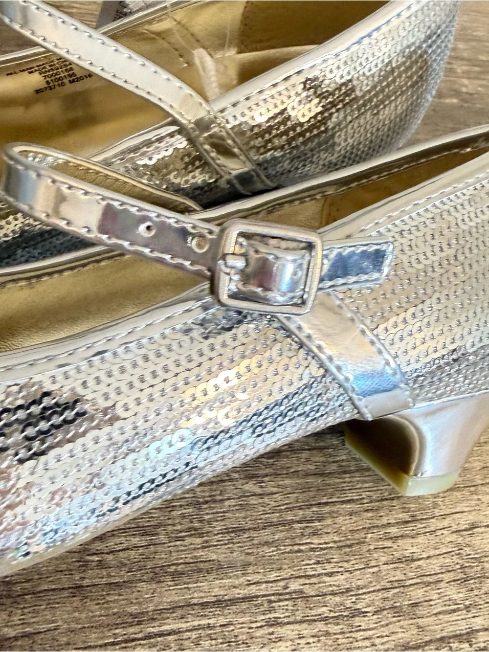 NEW Children’s Place Silver Sequined Heeled Dress Shoes Girls Size 1 Buckle